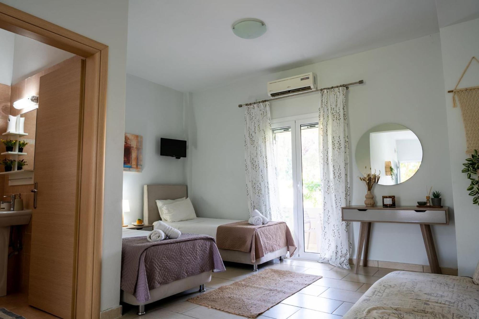 Tesys And Apartmán Laganas